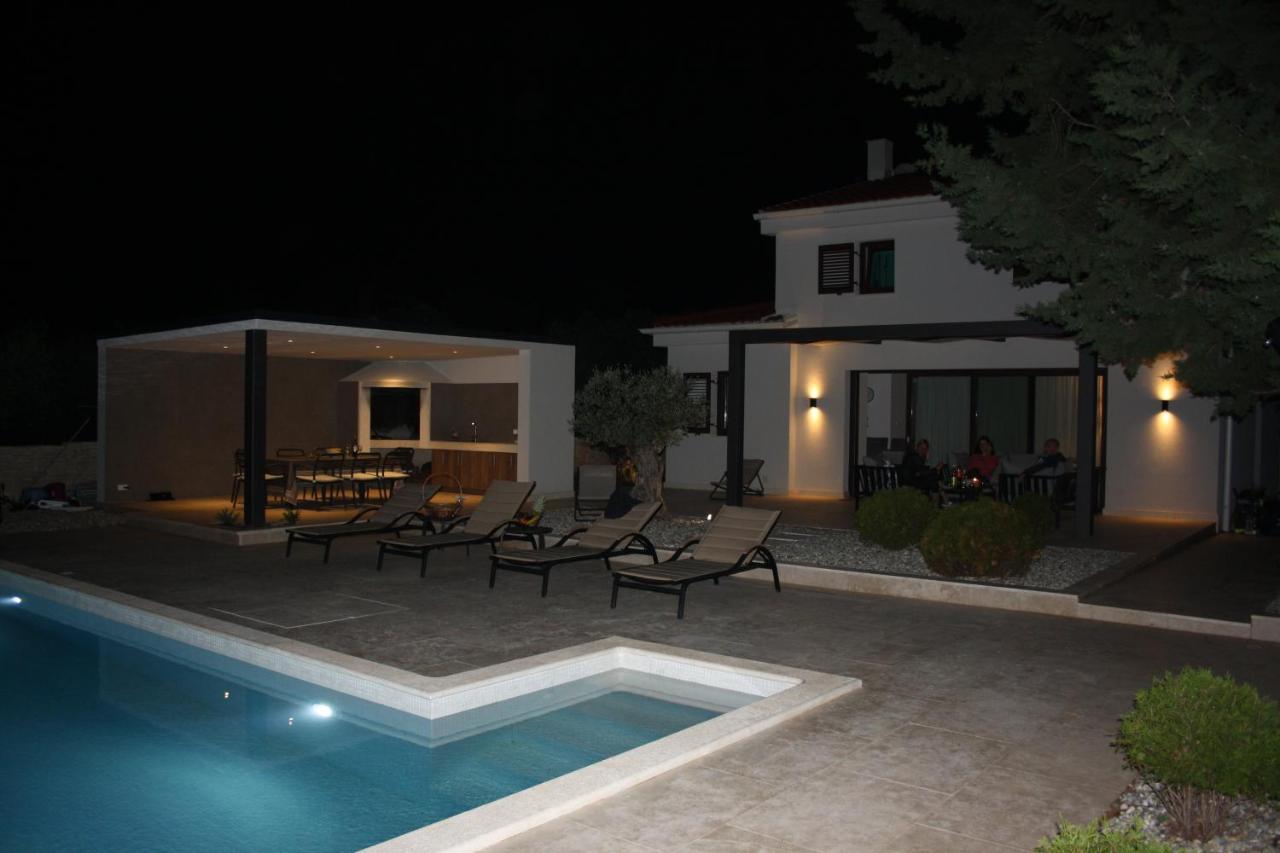 Villa Caprice - Krk Milohnici エクステリア 写真